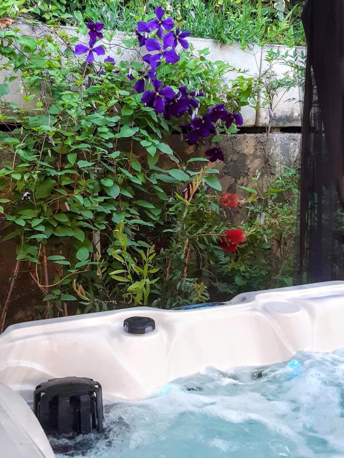 Dans Un Jardin Bb Et Jacuzzi Bed & Breakfast Mandelieu La Napoule Luaran gambar
