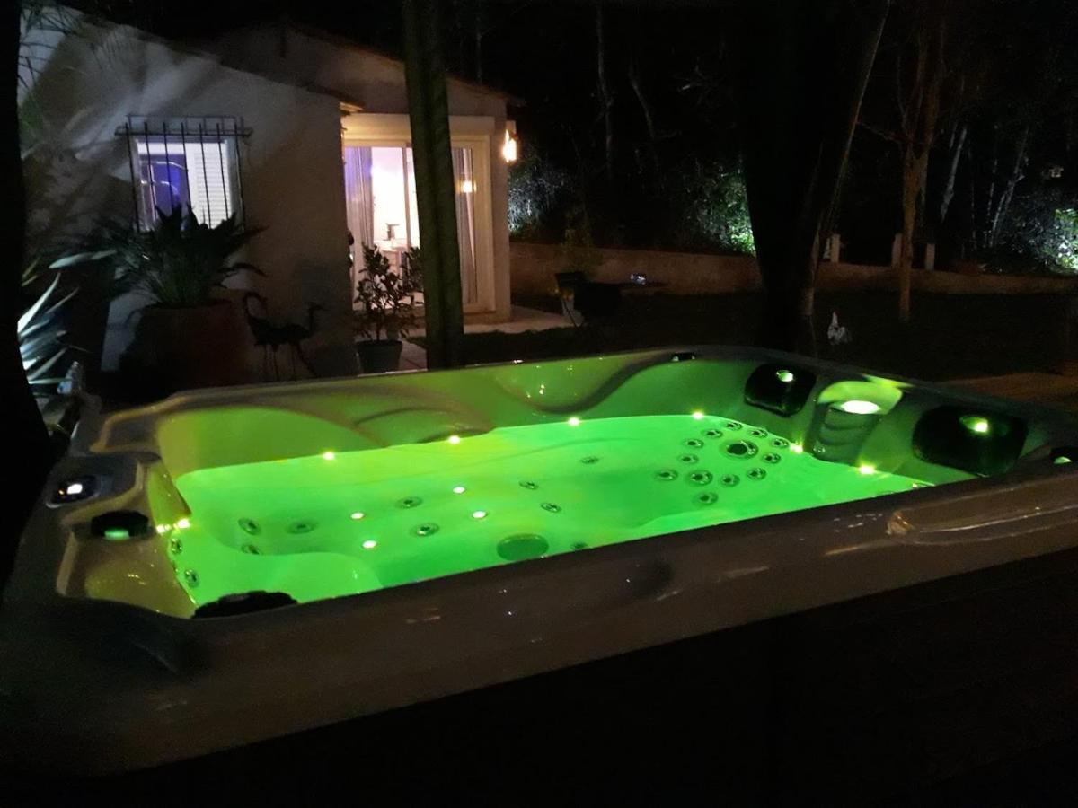 Dans Un Jardin Bb Et Jacuzzi Bed & Breakfast Mandelieu La Napoule Luaran gambar