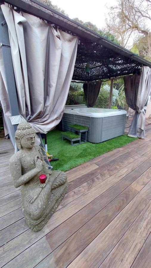 Dans Un Jardin Bb Et Jacuzzi Bed & Breakfast Mandelieu La Napoule Luaran gambar
