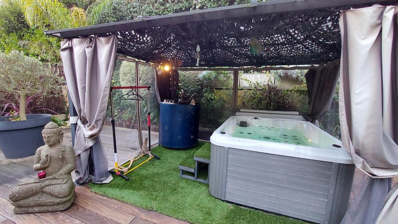 Dans Un Jardin Bb Et Jacuzzi Bed & Breakfast Mandelieu La Napoule Luaran gambar